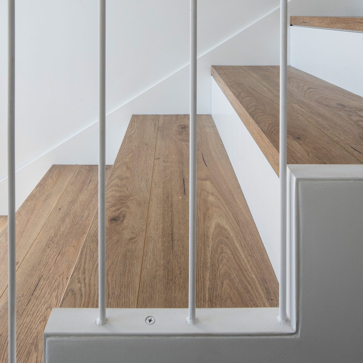 Ecaleras de madera maciza para interiores
