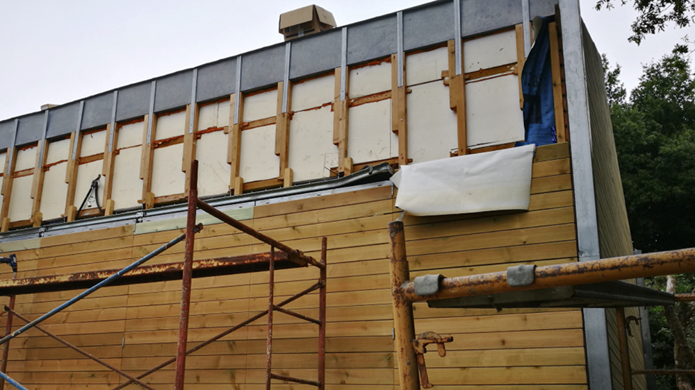 Rehabilitación de vivienda antigua en Galicia junto al río Sarela