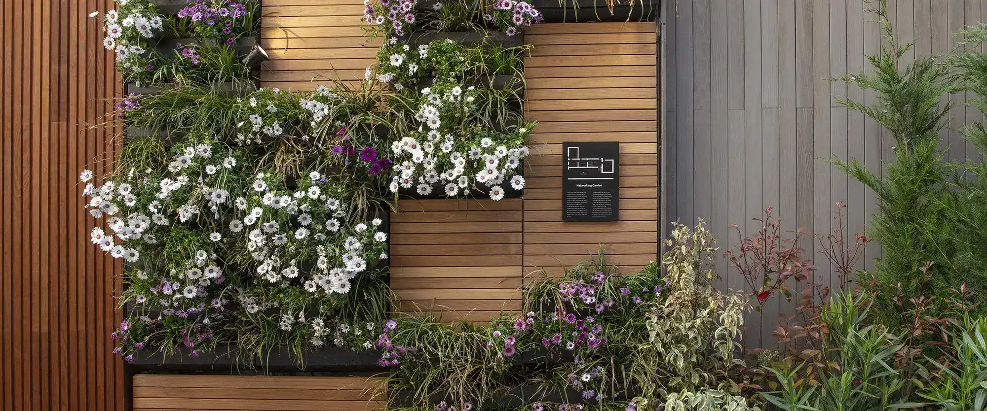 jardin urbano en madera termotratada