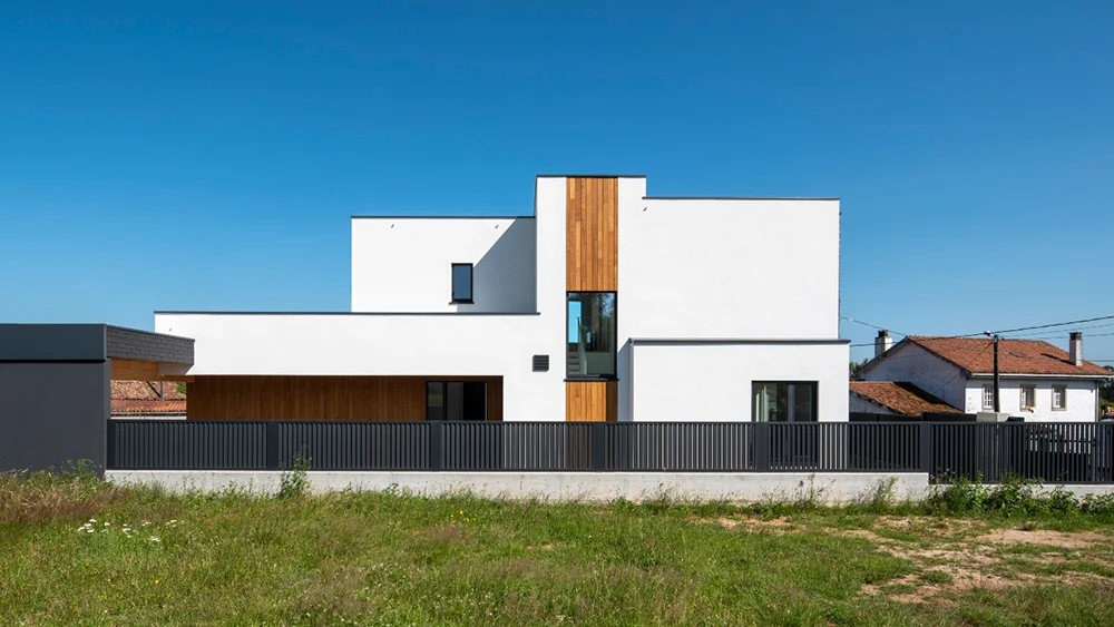 Fachada de madera termotratada en vivienda