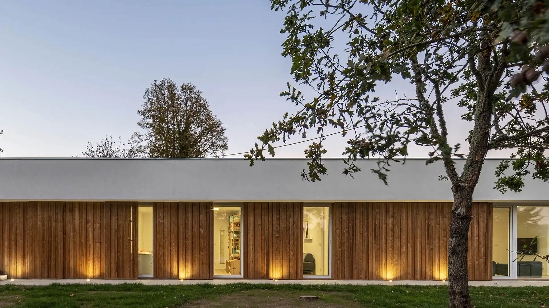 Fachada revestida con pino termotratado Thermopine