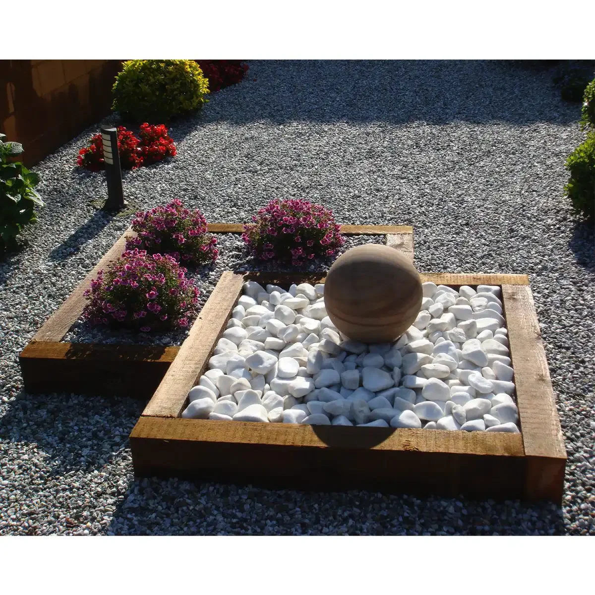 Escalera de jardín con traviesas ecológicas marrones