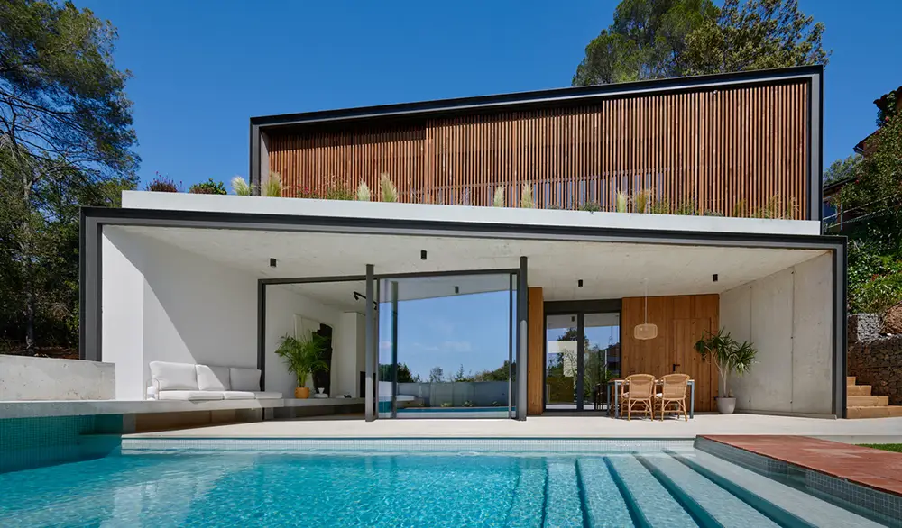 fachada de madera exterior Gradpanel en vivienda en San Cugat